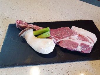 흑돼지 뼈삼겹