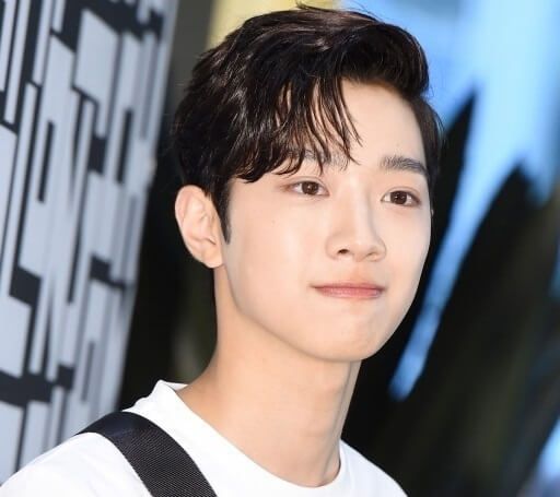  라이관린 나이 소속사 (+인스타 프로필 흡연 사과)
