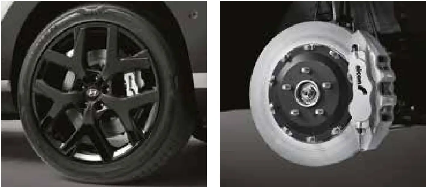 좌측 검은색 타이어 안 검은색 오각형 휠 우측 타이어 휠 내부를 감싸는 흰색 브레이트 시스템