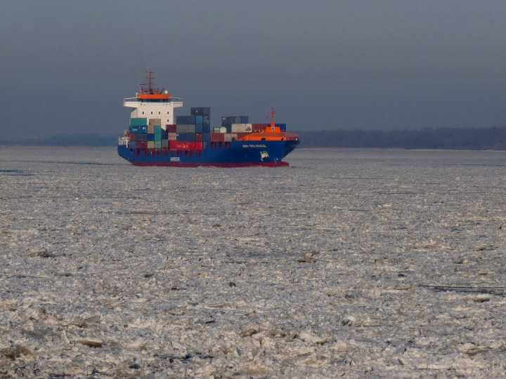 floating container ship