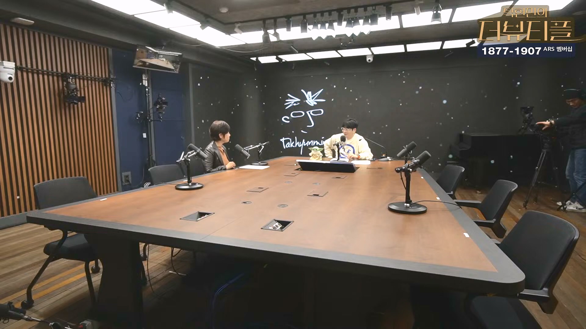 [#탁현민의더뷰티플] 진정한 예술가는 그 무엇도 경멸하지 않는다 ¦ 2024년 12월 27일 금요일 ¦ 다시 19회 (1080p_30fps_H264-128kbit_AAC).mp4_20241227_151504.380.jpg