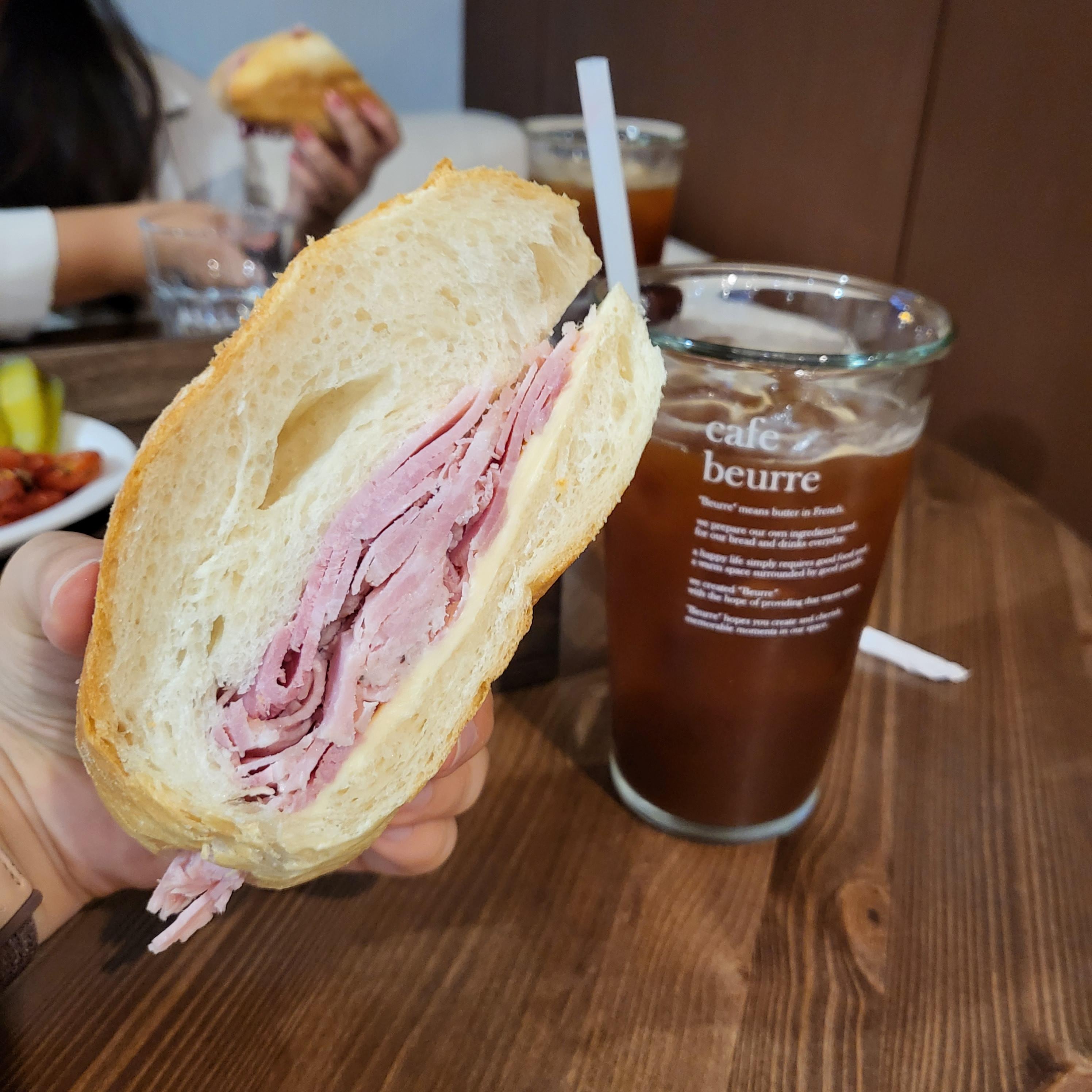  잠봉뵈르가 맛있는 동탄2 치동천 카페, 뵈르 beurre