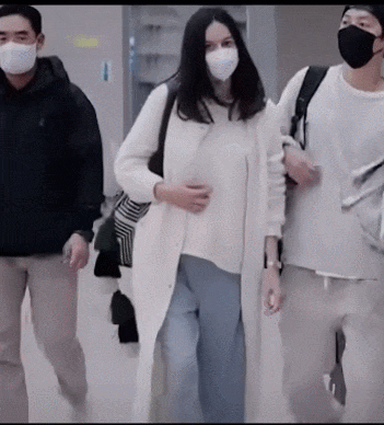  송중기, 송혜교 이후 미모의 영국 연인과 목하 열애 중
