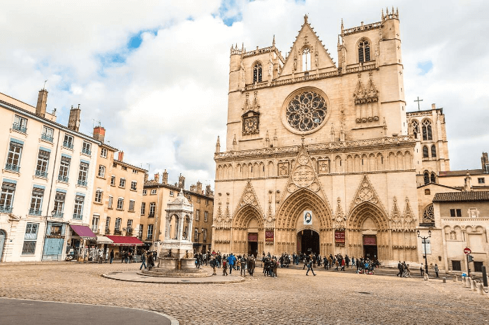 리옹 대성당 Lyon Cathedral (source: www.hotels.com/)