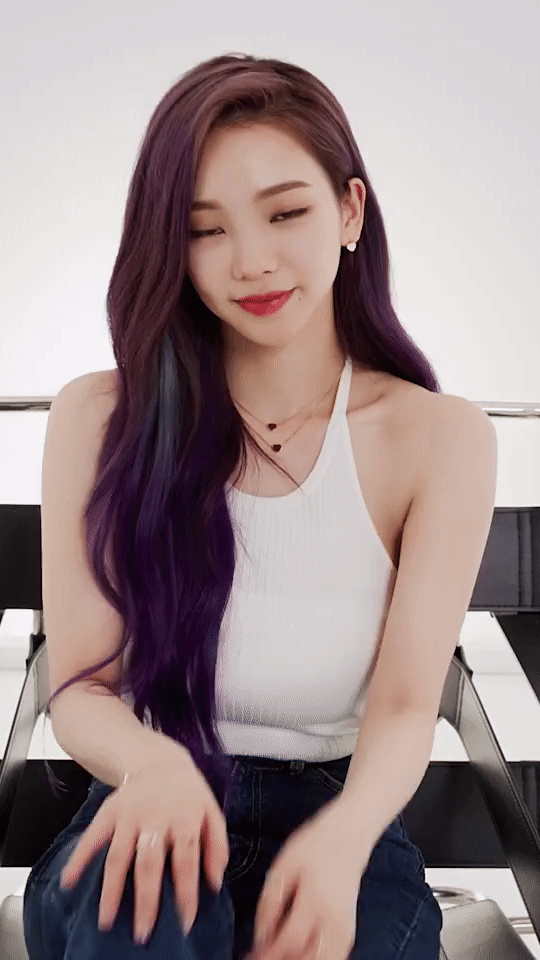  민소매 끈나시 카리나 움짤 gif