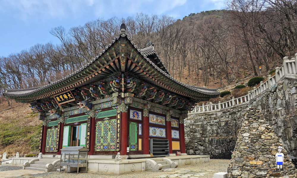 용덕사-대웅전-아래채