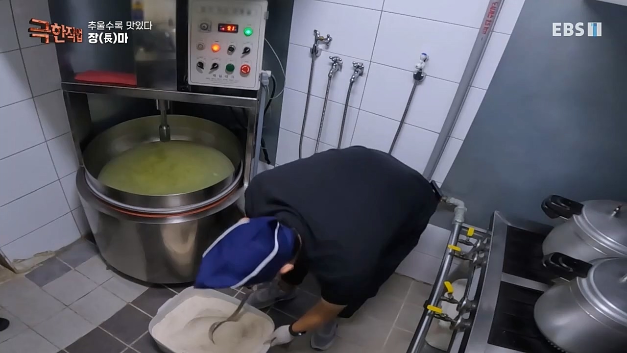 [극한직업] 추울수록 맛있다 장(長)마와 대방어.E734.221218p-NEXT.mp4_20221219_193405.195.jpg