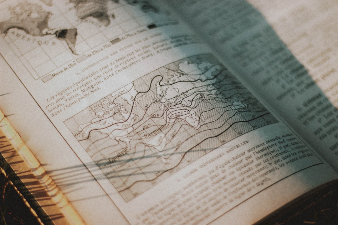 '지적도'의 영어 번역은 'cadastral map'입니다.