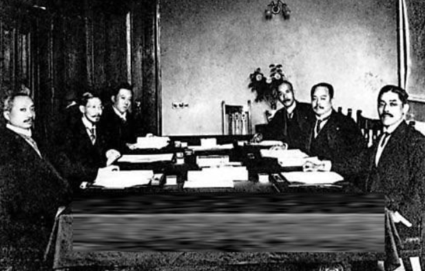 청나라 원세개 청나라의 총리대신, 중화민국의 대총통을 거쳐 스스로 중화제국의 황제 39