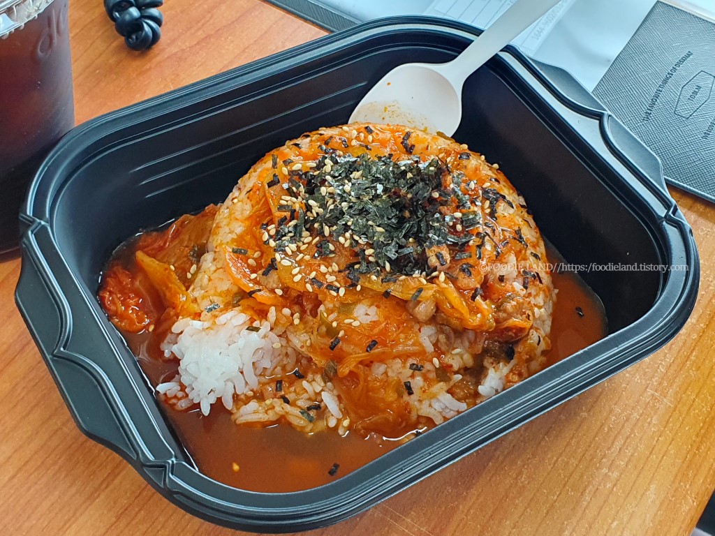 가성비 점심 cu 돼지고기 김치찌개