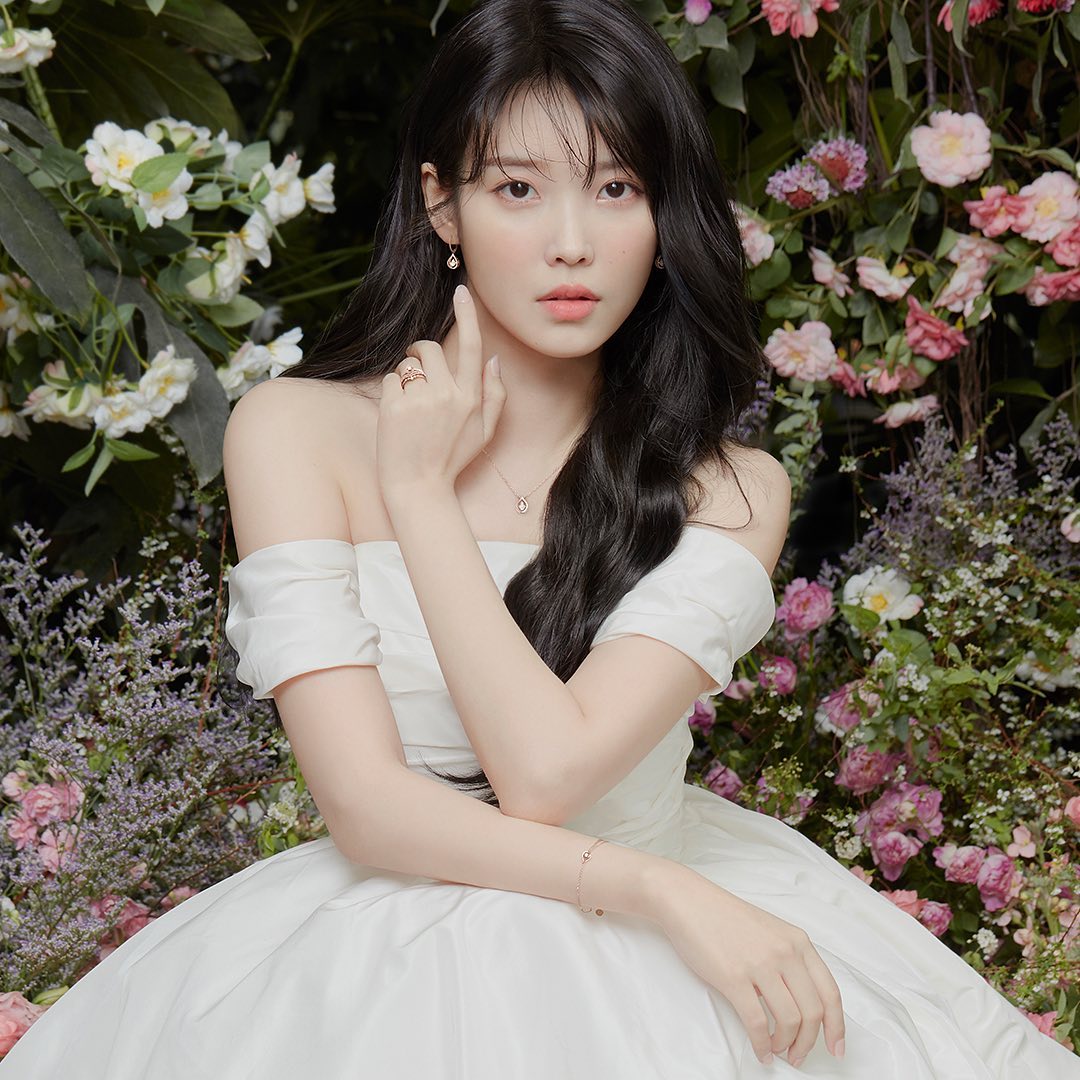  아이유 제이에스티나 2022 스프링 화보 사진