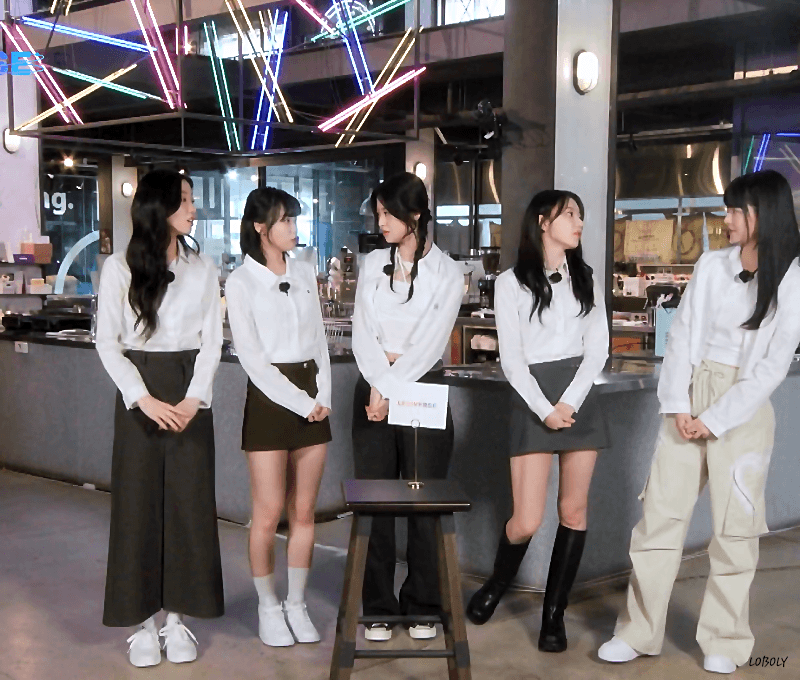 르 세라핌 카자 르니버스 EP.17 LE CAFÉ 1화 gif 1