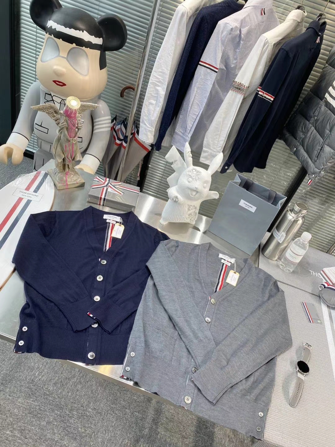  [THOM BROWNE] 톰브라운 센터백 스트라이프 가디건 MKC262A 00014 035