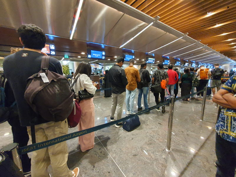 무스카트-공항-입국심사