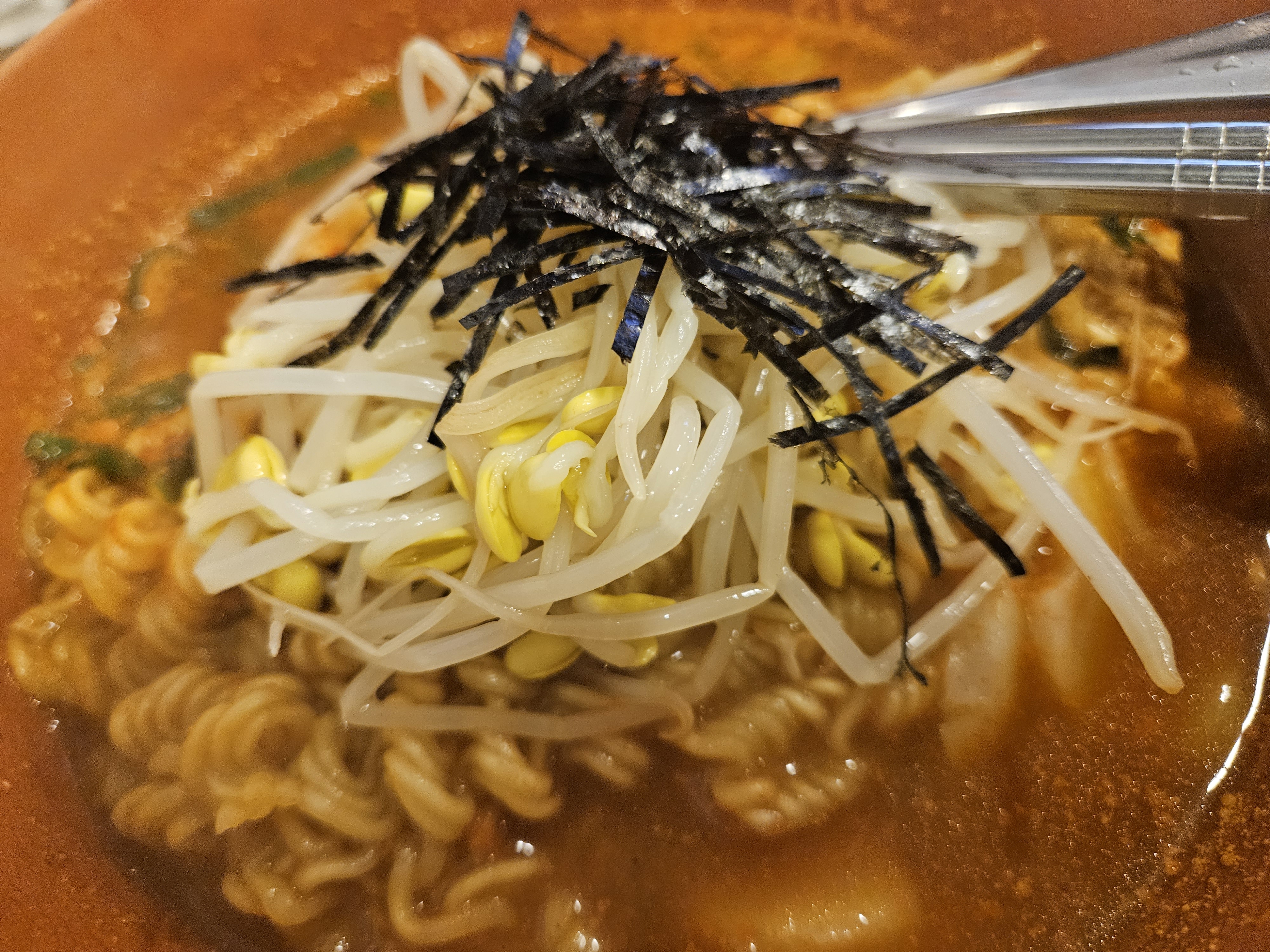 틈새라면 이미지