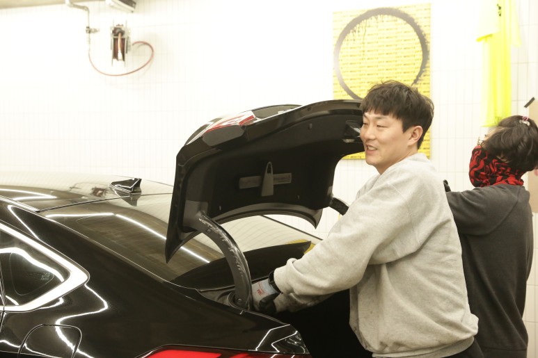없어 손으로 닫고 계세요? G80 전동트렁크 옵션이 15