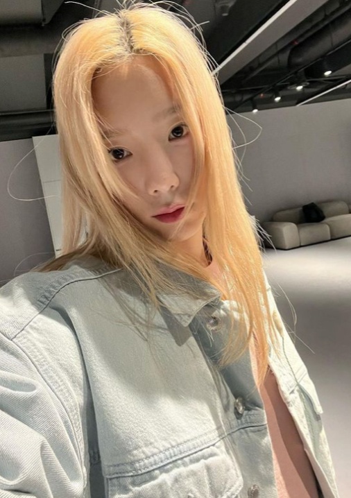 태연-셀카