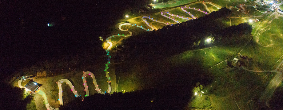 용평루지 야간 조명 사진
