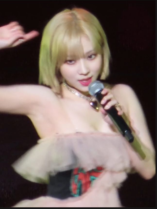  에스파 윈터 프릴의상 단발 핫팬츠 무대움짤 mp4