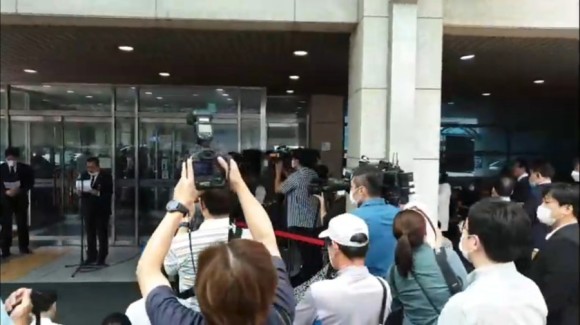 서울시청 앞 박원순 분향소 앞 성창경TV서울대병원 장례식장 주차장에 마련된 강용석·김용호·김세석·김용호·양평의 집. 유튜브 ON. 2020년 7월 11일 2시 30분 110