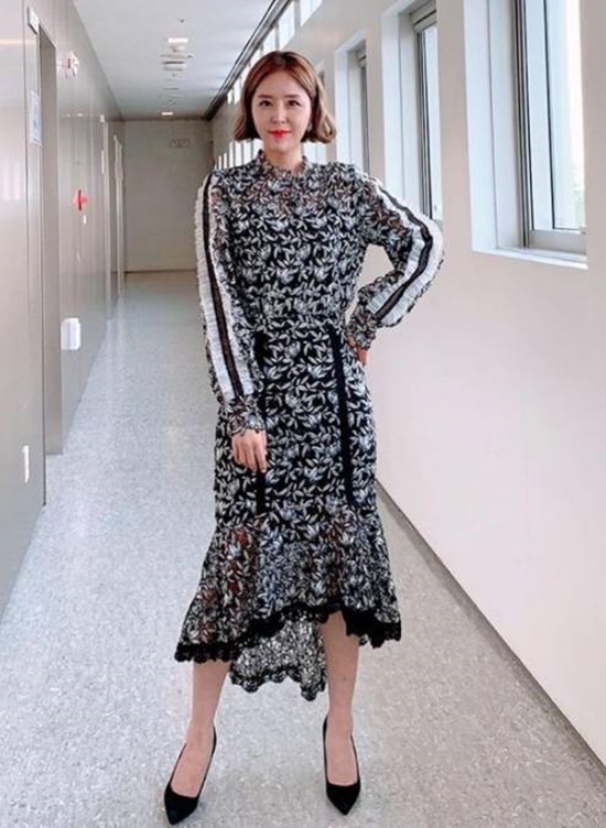  신지! 다이어트 후 미모 과시....잘록한 허리라인 '깜짝'
