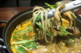 활화산 미나리 샤부칼국수