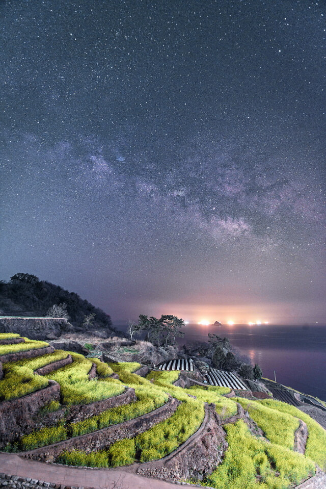4월 여행하기 좋은 곳 남해 다랭이마을 야간 사진