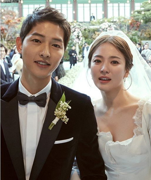 '재벌집 막내 아들' 송중기 여자친구 공개, 여친 정체 알고보니