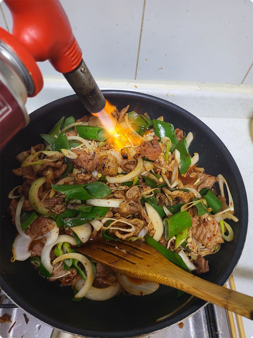  오늘 저녁 뭐먹지? 오늘은 제육볶음 먹자~