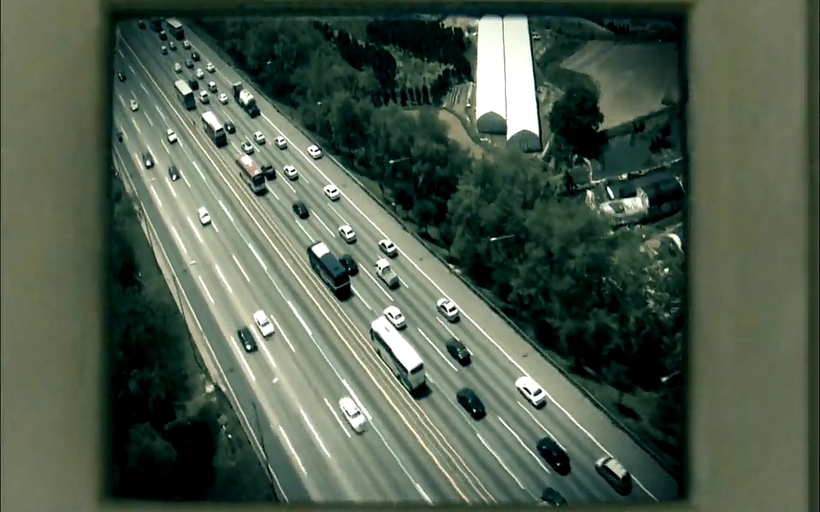 지식채널-e모두의 도로길 위, 누군가의 삶은 멈추었고 세상은 빨라졌다.mp4_20220506_205915.363.jpg