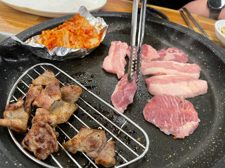 불판위에-뒷고기