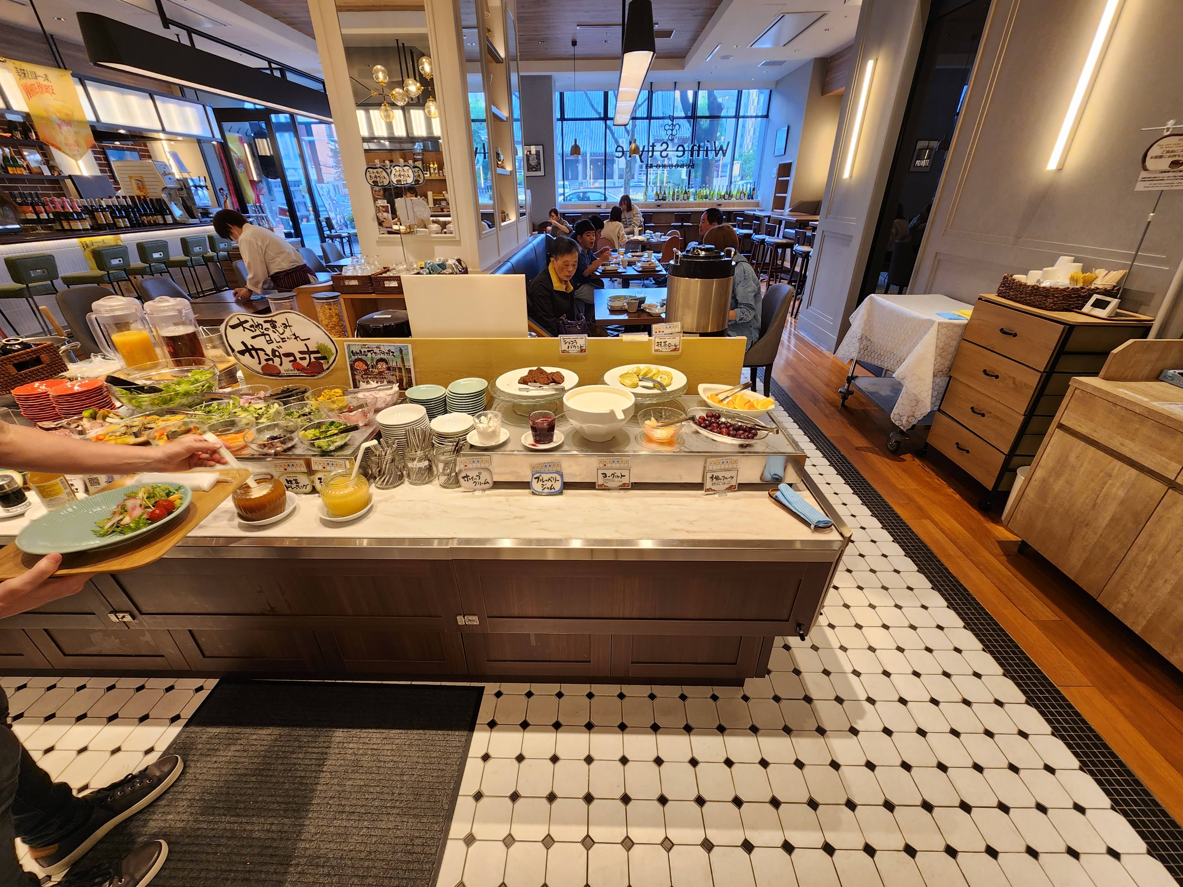 ウィーンのパレス ホテルは、ワインと美食に重点を置いた豪華なホテルです。