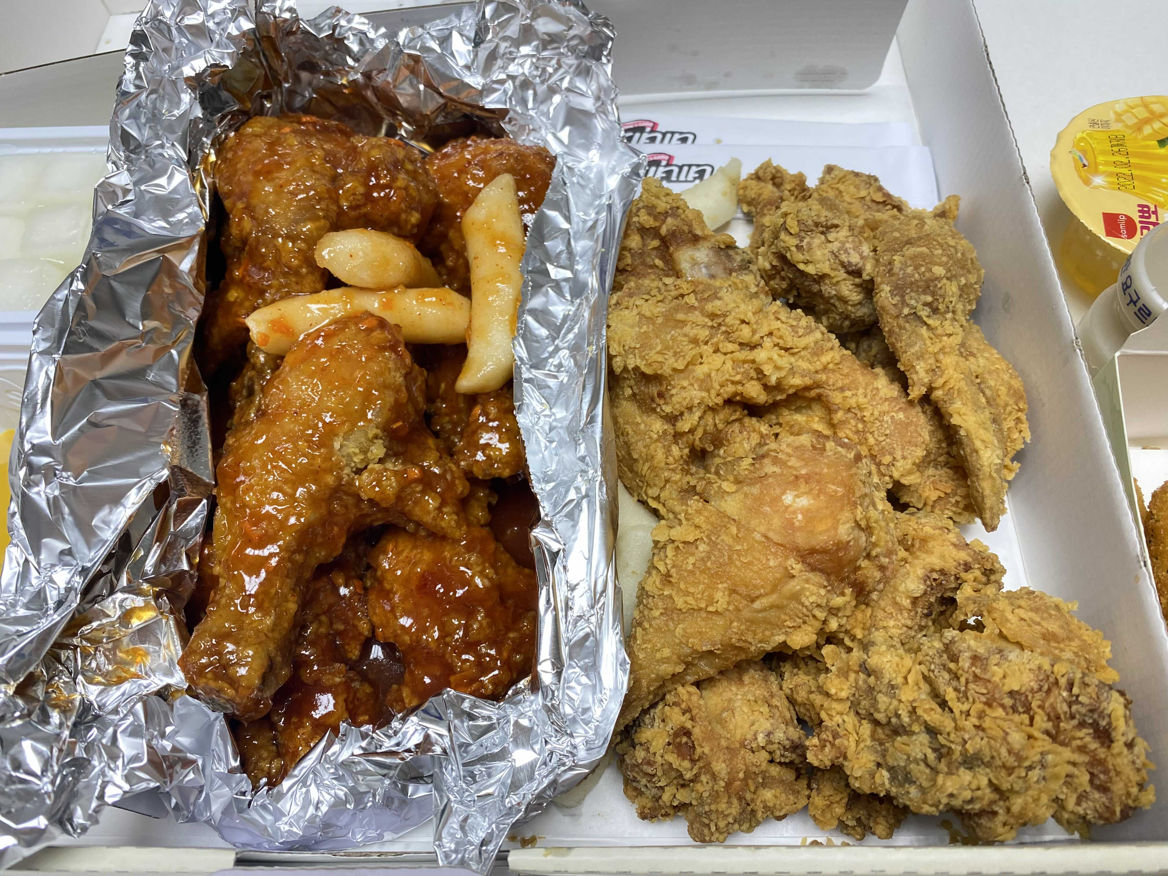  춘천 네네치킨 퇴계점 배달 후기 [양념반, 후라이드반, 떡볶이]