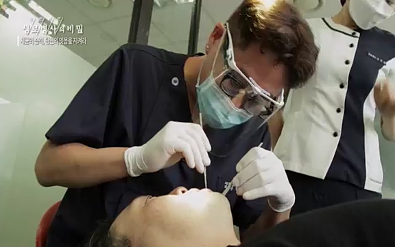 [792회] 생로병사의 비밀 - KBS[세균의 습격, 당신의 잇몸을 지켜라!] 감기보다 병원을 더 자주 찾게 만드는 질병이 있다. 바로 치주질환이다. 2020년 외래 다빈도 질병 1위를 차지한 치은염 및 치주질환 환자는 1,637_20220505_141559.340.jpg