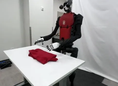 실시간으로 사람의 동작을 따라하는 혁신적인 인간형 로봇 '휴먼플러스'