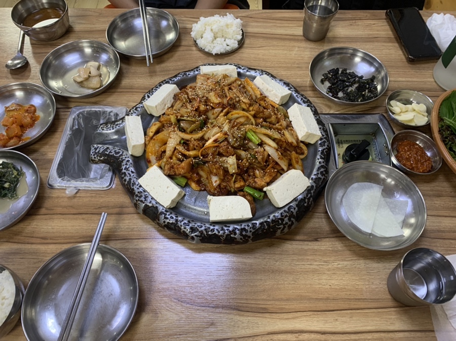 통돼지 두루치기 김치찌개 전문점 이미지
