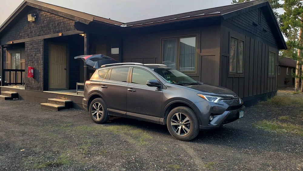 Old Faithful Snow Lodge