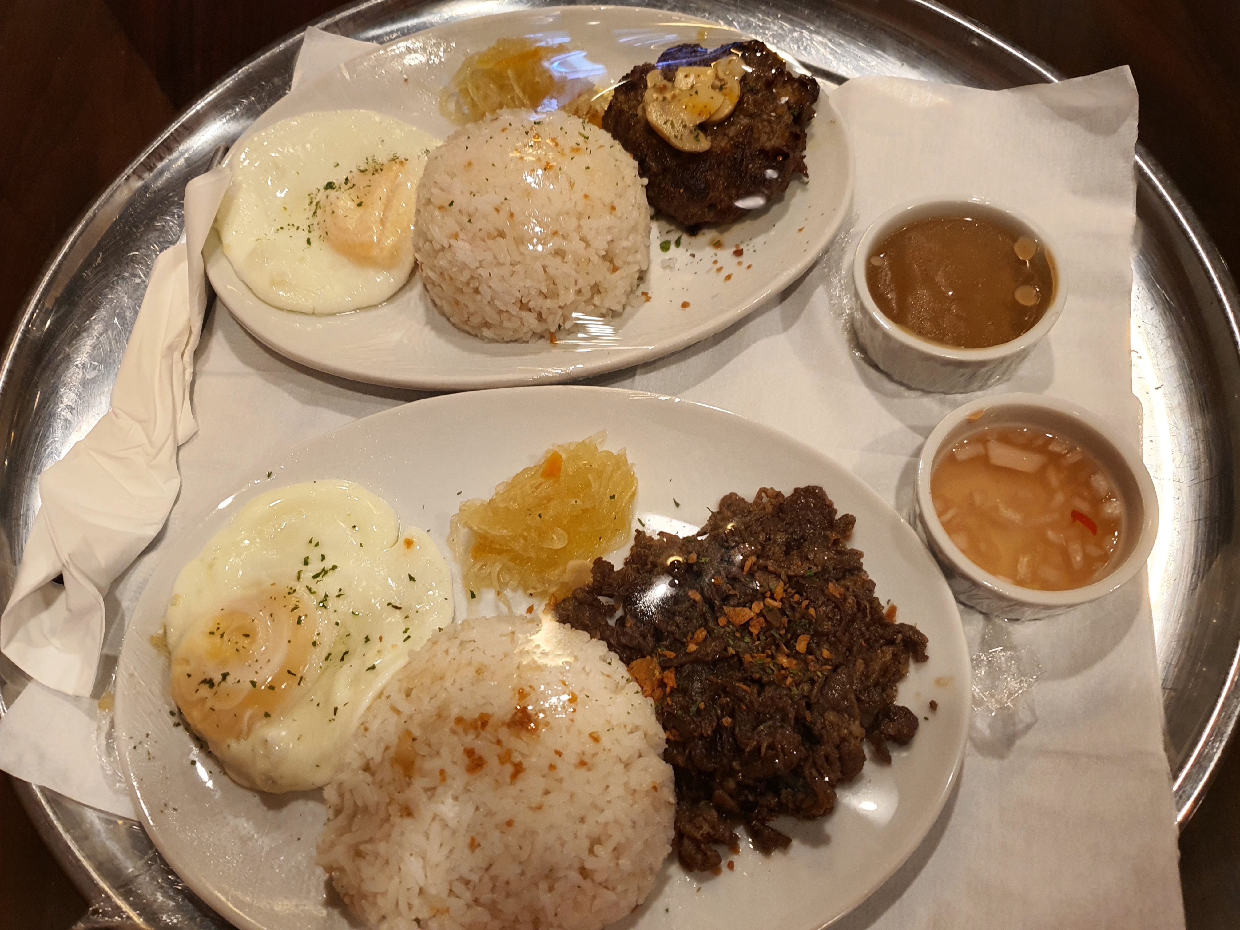 필리핀에서의 첫 식사