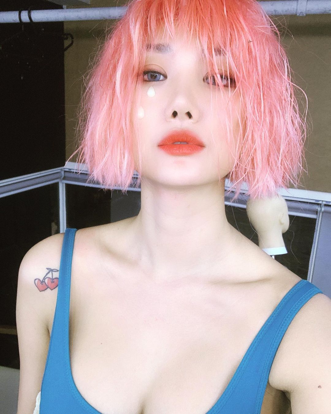  프로듀서된 LE LEEY 인스타그램 셀카 사진