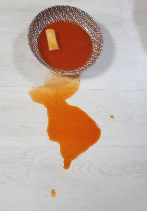  떡볶이 먹다가 애국심 폭발