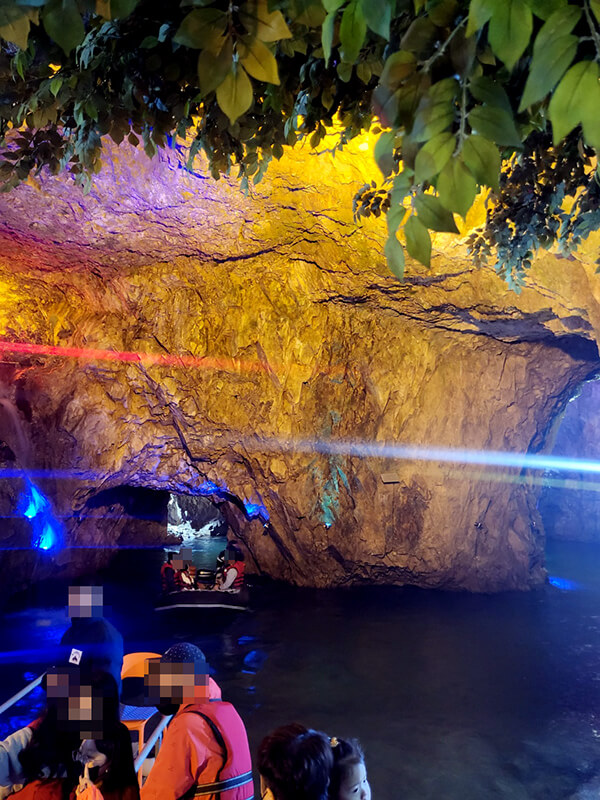 자수정 동굴 보트 탐험