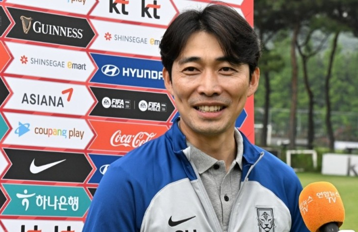 수원 삼성 감독 선임 이후 인터뷰 장면