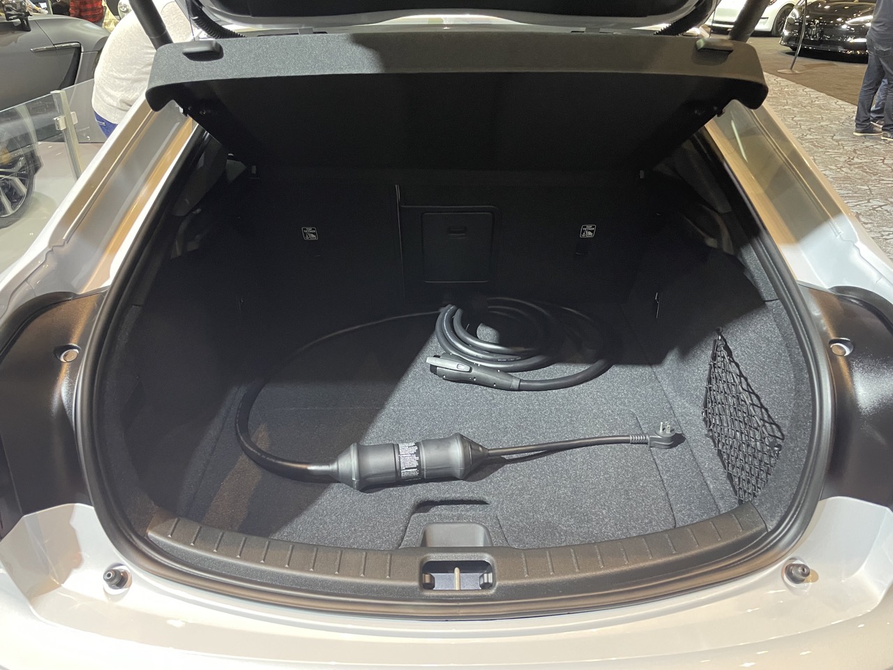 폴스타 2 외관 및 트렁크