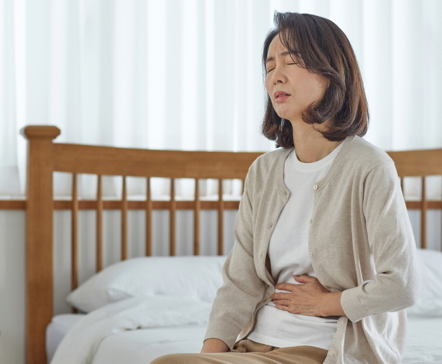 여성들이여&#44; 주목! 술과 담배 외에도 간암과 폐암의 위험요인을 알아야 합니다