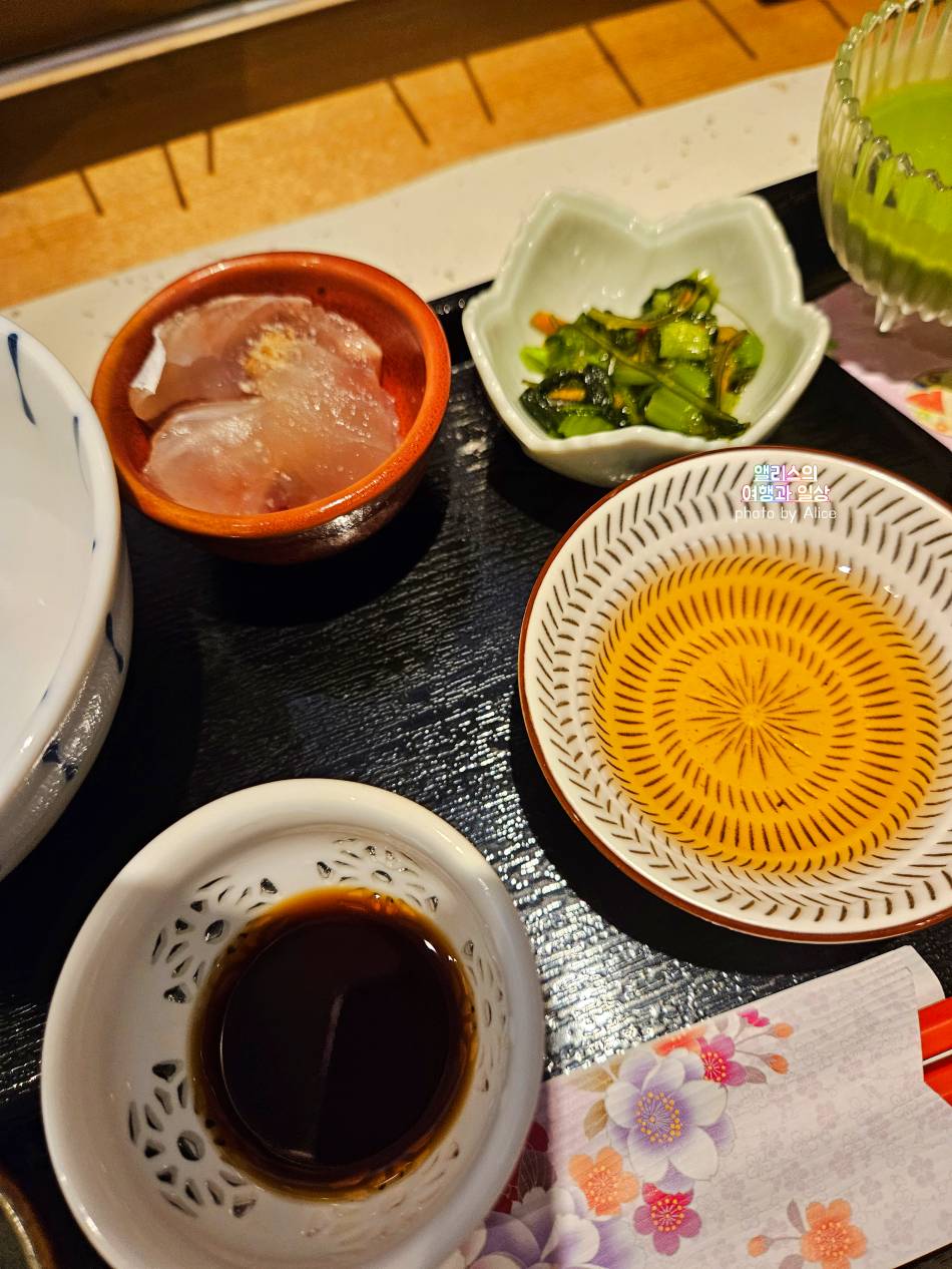 일렬로 늘어선 맛있는 꼬치 튀김 교토 기온 본점 마이코 한 리뷰 4