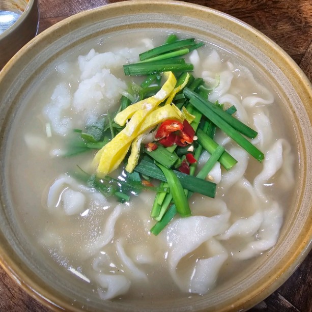 이유간백년칼국수 메뉴 이미지