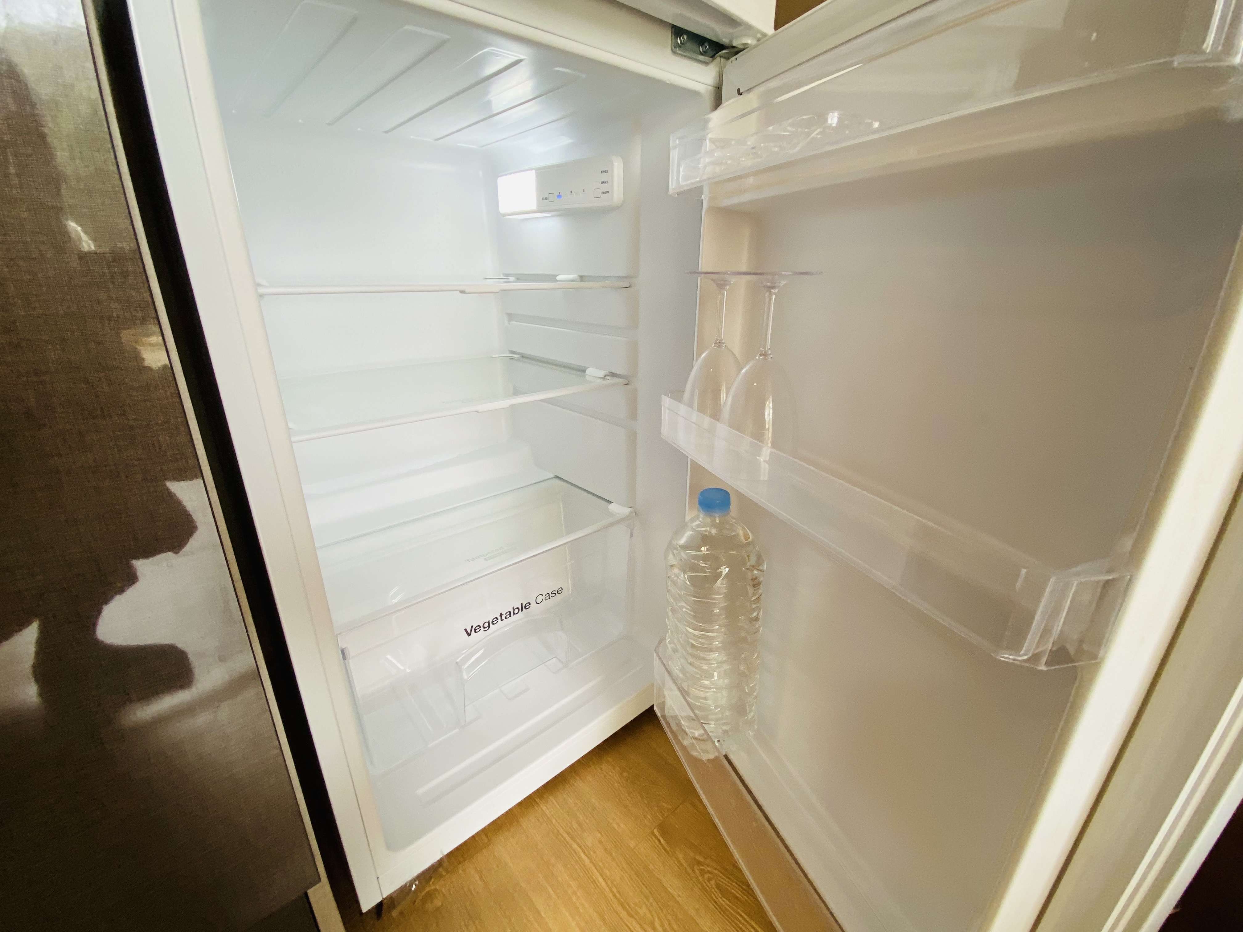 냉장고안에있는-물병의모습