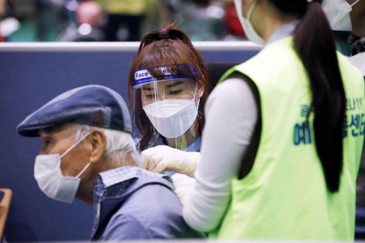  대전서 화이자 2차 접종 받은 70대 기저질환자 일주일만에 사망