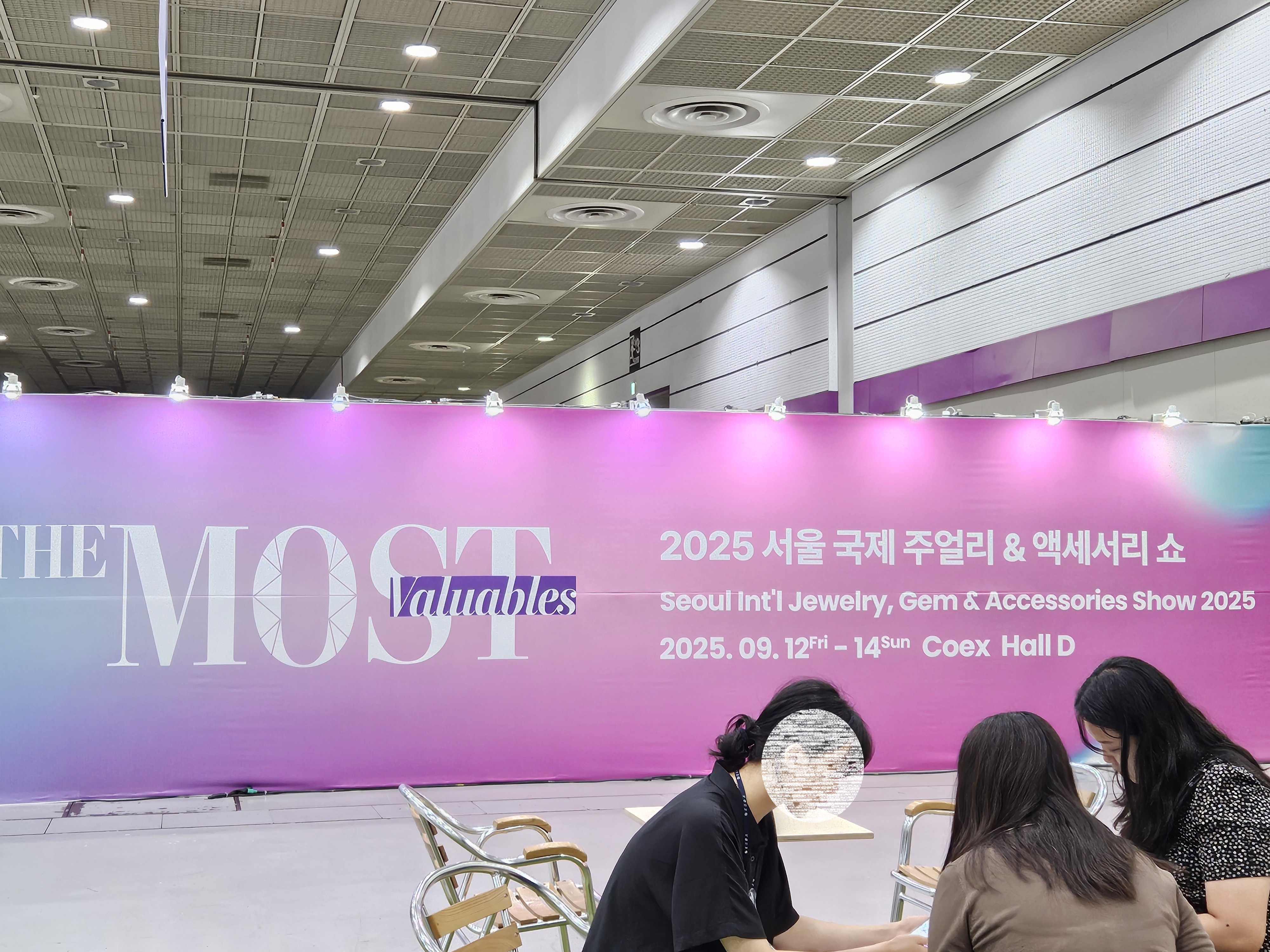2024 서울 국제 주얼리 & 액세서리 쇼 이모저모 및 2025년 주얼리페어 안내 - 휴식같은 여행으로의 초대 이미지