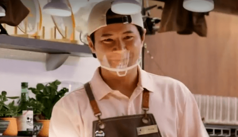 웃으며-인사하는-규형